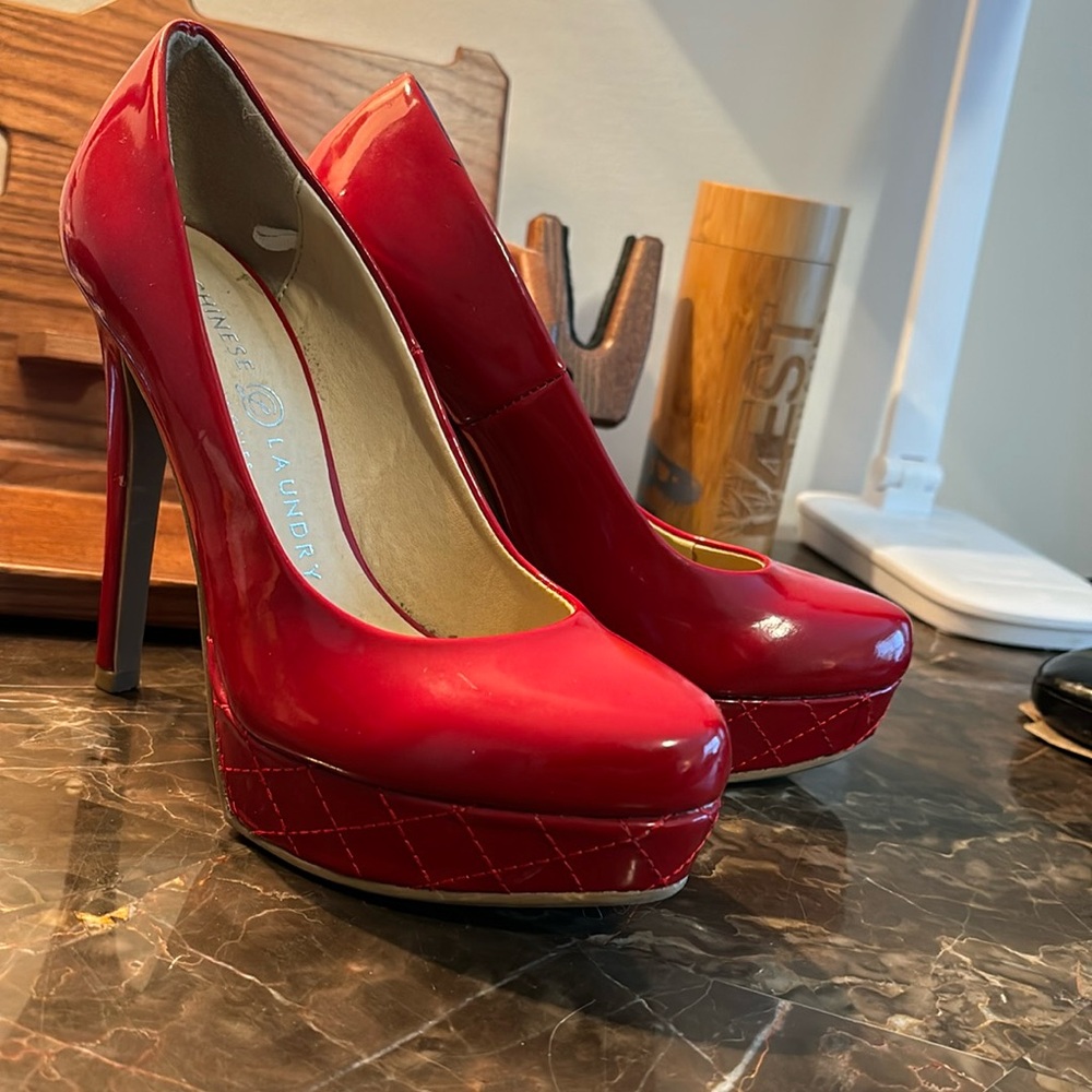 Chinese Laundry Pattern Detail Red Platform Pumps Women’s 5 1/2